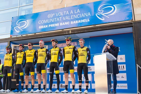 OROPESA DEL MAR, ESPAGNE - 31 JANVIER 2018 : présentation des cyclistes avant la course à La Vuelta le 31 janvier 2018 à Oropesa Del Mar, Espagne — Photo