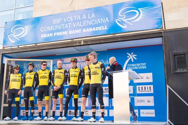 Προορισμό Oropesa Del Mar, Ισπανία - 31 Ιανουαρίου 2018: παρουσίαση των ποδηλατών πριν από τον αγώνα στο La Vuelta στις 31 Ιανουαρίου 2018 στον προορισμό Oropesa Del Mar, Ισπανία — Φωτογραφία Αρχείου
