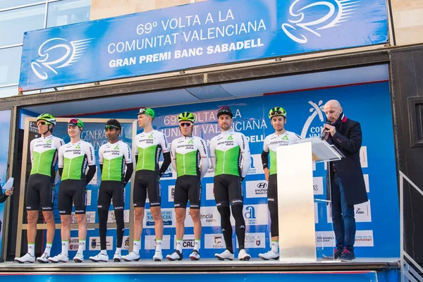 OROPESA DEL MAR, ESPAGNE - 31 JANVIER 2018 : présentation des cyclistes avant la course à La Vuelta le 31 janvier 2018 à Oropesa Del Mar, Espagne — Photo