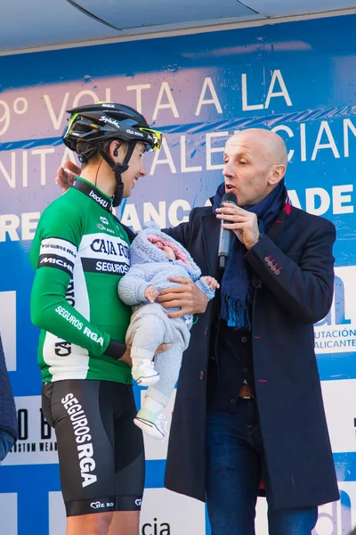 Oropesa Del Mar, İspanya - 31 Ocak 2018: bisikletçiler üzerinde 31 Ocak 2018 Oropesa Del Mar, İspanya La İspanya Bisiklet turu yarıştan önce sunumunu