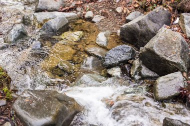Sonbahar yatay, Troodos, Kıbrıs'ta bir şelale