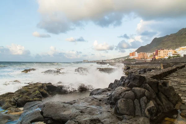 石および石 - テネリフェ島、カナリア諸島、スペインの美しい大西洋の海岸 — ストック写真