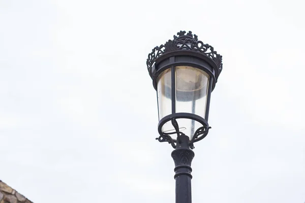 Lâmpada de rua exterior. Luz de rua à moda antiga — Fotografia de Stock