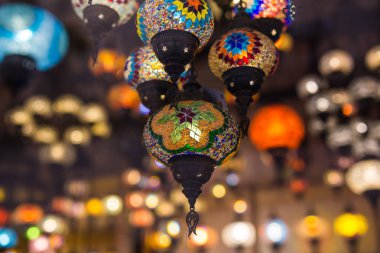 Renkli Türk mozaik lambalar oryantal geleneksel ışık