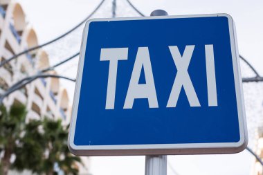 Mavi taksi işareti şehir merkezi
