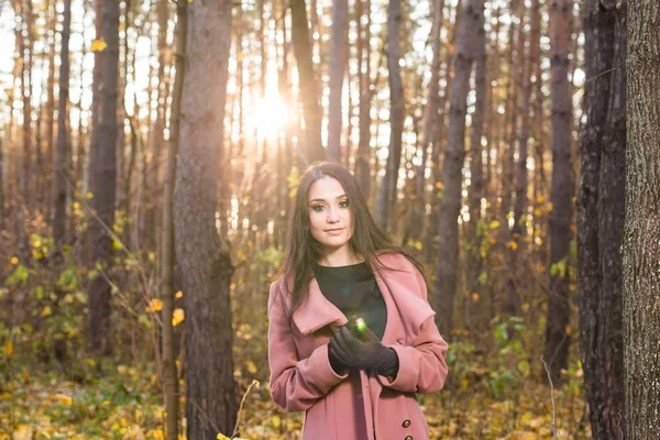Season, people and nature concept - portrait of woman in autumn park — Stock Photo, Image