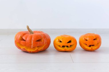 Cadılar Bayramı Balkabağı. Komik Jack Olantern ışık Oda
