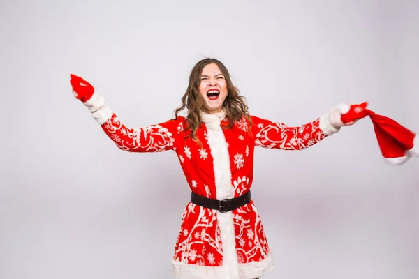 Bağırarak sevinç tatil, Noel ve insanlar kavramı - kadın Santa kostüm — Stok fotoğraf
