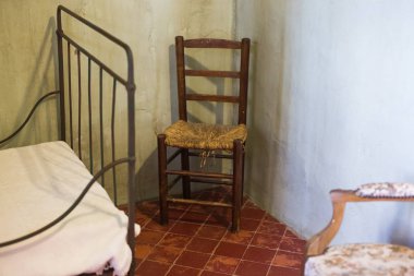 St. Remy de Provence, Fransa - 12 Şubat 2018. St. Paul de Mausole Manastırı 'ndaki Vincent Van Gogh odasının yeniden inşası.