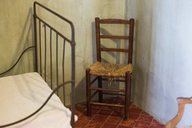 St. Remy de Provence, Fransa - 12 Şubat 2018. St. Paul de Mausole Manastırı 'ndaki Vincent Van Gogh odasının yeniden inşası.