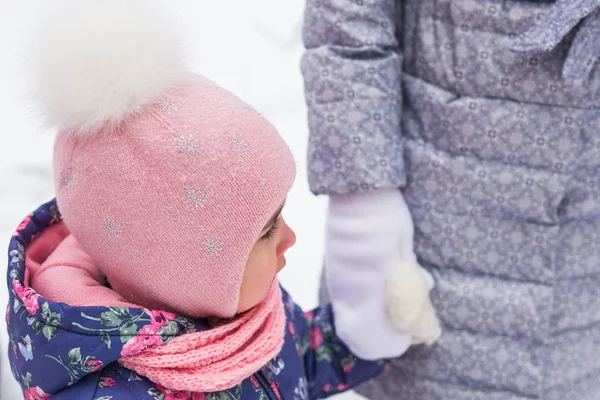 Winter, family and people concept - Close up of young mother is walking with her daughter in winter forest. — Stock Photo, Image