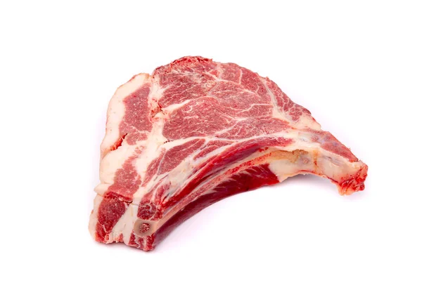 Pedaço de carne fresca crua de cavalo isolada sobre fundo branco — Fotografia de Stock