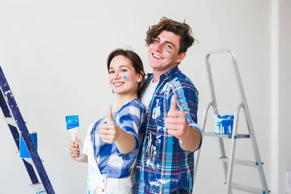 Reparação Renovação Conceito Pessoas Mulher Homem Gestos Polegares Para Cima — Fotografia de Stock