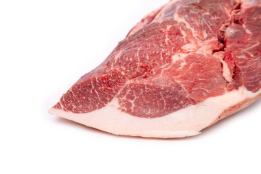 Beyaz arka plan üzerinde izole taze çiğ at et parçası