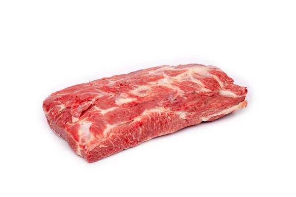 Bit av färsk rå hästkött isolerad på vit bakgrund — Stockfoto