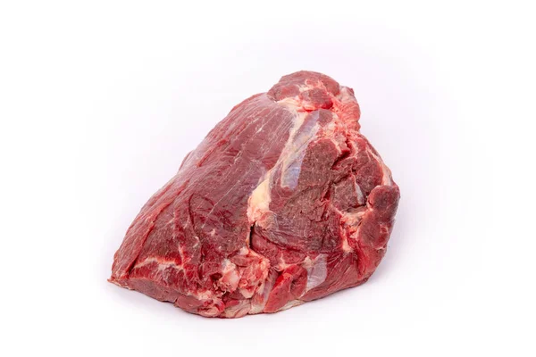 Pedaço de carne fresca crua de cavalo isolada sobre fundo branco — Fotografia de Stock