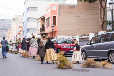Oropesa Del Mar, İspanya - 13 Ocak 2018: tatil alay Festivali saint Anthony sokakta Oropesa del Mar, İspanya