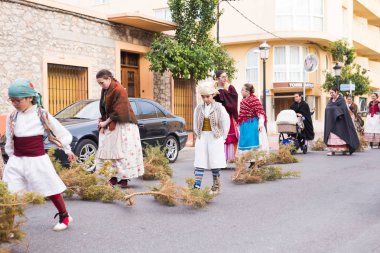 Oropesa Del Mar, İspanya - 13 Ocak 2018: tatil alay Festivali saint Anthony sokakta Oropesa del Mar, İspanya