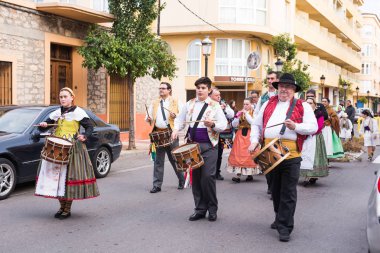 Oropesa Del Mar, İspanya - 13 Ocak 2018: tatil alay Festivali saint Anthony sokakta Oropesa del Mar, İspanya