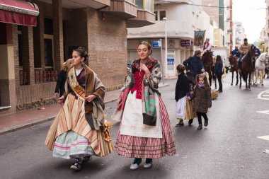 Oropesa Del Mar, İspanya - 13 Ocak 2018: tatil alay Festivali saint Anthony sokakta Oropesa del Mar, İspanya