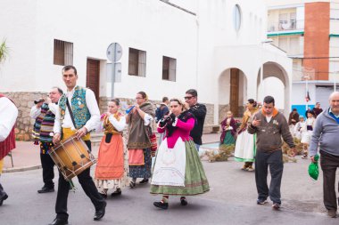 Oropesa Del Mar, İspanya - 13 Ocak 2018: tatil alay Festivali saint Anthony sokakta Oropesa del Mar, İspanya