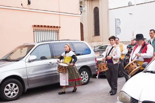 Oropesa Del Mar, Spanje - 13 januari 2018: vakantie processie op festival van saint Anthony in de straat in Oropesa del Mar, Spanje — Stockfoto