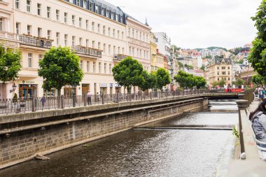 Karlovy Vary, Çek Cumhuriyeti: 13 Haziran 2017: güzel binalar dan geleneksel şehir, Karlovy Vary, Çek Cumhuriyeti