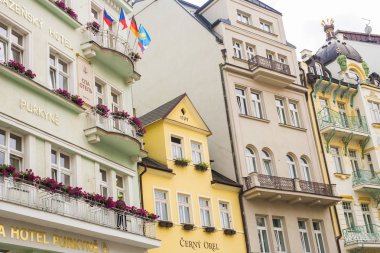 Karlovy Vary, Çek Cumhuriyeti - 13 Haziran 2017: güzel Otel Karlovy Vary, Çek Cumhuriyeti. En çok ziyaret edilen spa şehir Çek Cumhuriyeti
