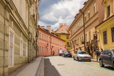 Prague, Çek Cumhuriyeti - 7 Haziran 2017: eski sokak sabah Avrupa seyahat, Prag