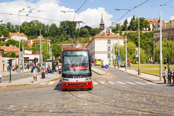 Prag bir güzel yaz günü, Çek Cumhuriyeti, Prag, Çek Cumhuriyeti - 7 Haziran 2017: tramvay