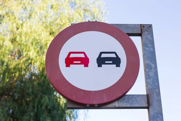 No overtake sign on a spanish highway. — Stock Photo, Image