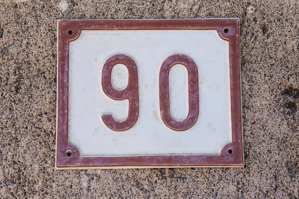 Hus registreringsskylt med nummer nittio 90 närbild — Stockfoto