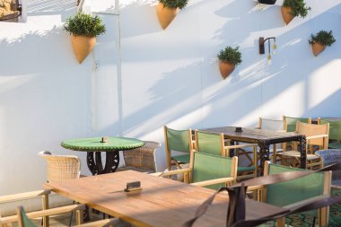 Cafe, kahve dükkanı, taverna ve restoran kavramı - eski Avrupa şehri sokak Cafe.