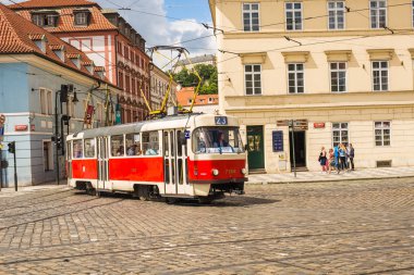 Prag bir güzel yaz günü, Çek Cumhuriyeti, Prag, Çek Cumhuriyeti - 7 Haziran 2017: tramvay