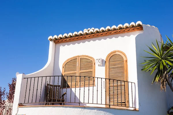 Дизайн, архитектура и внешняя концепция - Средиземноморские балконы — стоковое фото