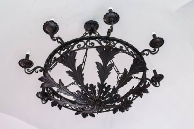 Işık ve Aydınlatma Konsept - Ortaçağ gotik avize.