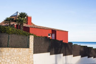 Tasarım, Mimarlık ve yapı kavramı-House beach yukarıda