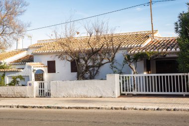 Tasarım, Mimarlık ve yapı kavramı - evin giriş kapısı