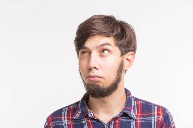 İşlem, sorun, insanlar kavramı - genç adam sorun hakkında düşünme