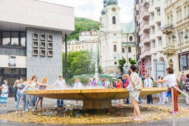Karlovy Vary, Çek Cumhuriyeti - 12 Haziran 2017: şofben ile mineral kaplıca Carlsbad Çek Cumhuriyeti'nde, Karlovy Vary