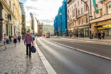 Prague, Prague, Çek Cumhuriyeti - 7 Haziran 2017: bir güzel yaz günü, Çek Cumhuriyeti yeni tramvay.