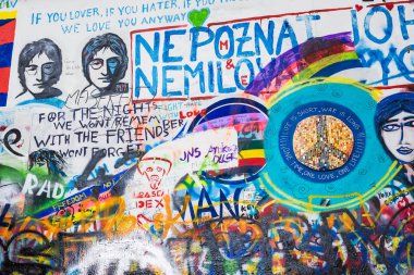 Prague, Çek Cumhuriyeti - 31 Mayıs 2017: John Lennon duvarı Prag Çek Cumhuriyeti
