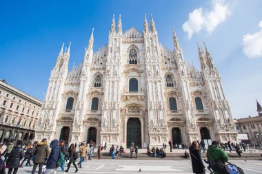 Milan, İtalya - 26 Şubat 2018: Milan Katedrali veya Duomo Di Milano Katedrali kilisedir. Ünlü dönüm noktası