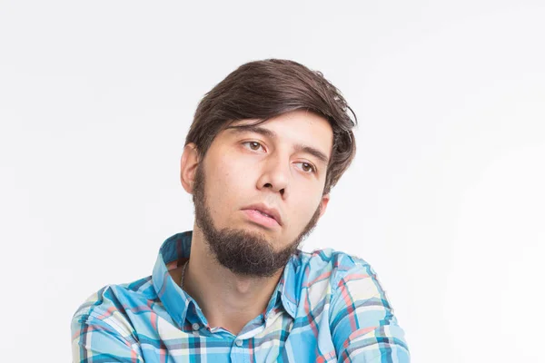 Proceso, problema, concepto de la gente - joven pensando en el problema — Foto de Stock