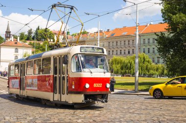 Prag bir güzel yaz günü, Çek Cumhuriyeti, Prag, Çek Cumhuriyeti - 7 Haziran 2017: tramvay