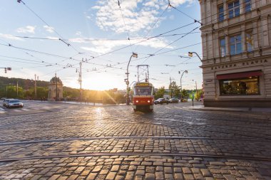 Prague, Prague, Çek Cumhuriyeti - 7 Haziran 2017: bir güzel yaz günü, Çek Cumhuriyeti yeni tramvay