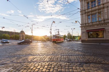 Prague, Prague, Çek Cumhuriyeti - 7 Haziran 2017: bir güzel yaz günü, Çek Cumhuriyeti yeni tramvay