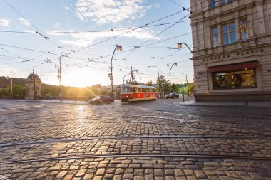 Prague, Prague, Çek Cumhuriyeti - 7 Haziran 2017: bir güzel yaz günü, Çek Cumhuriyeti yeni tramvay