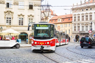 Prag bir güzel yaz günü, Çek Cumhuriyeti, Prag, Çek Cumhuriyeti - 31 Mayıs 2017: tramvay