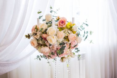 Çiçekler kutlama hall Sarayı ile dekore edilmiş lüks